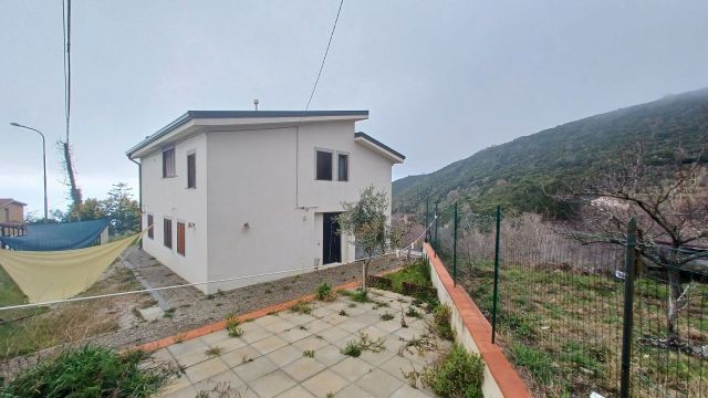 Casa indipendente in vendita a Pisciotta (SA)