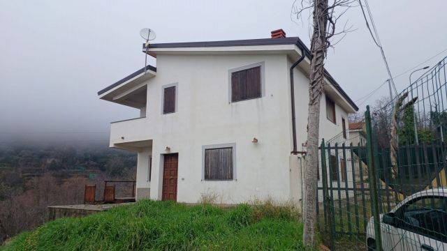 Casa indipendente in vendita a Pisciotta (SA)