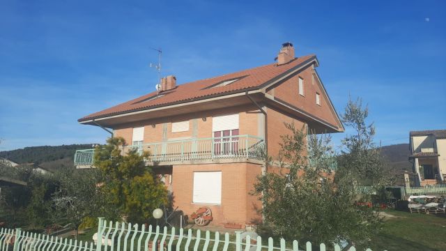 Casa indipendente in vendita a Massa Martana (PG)