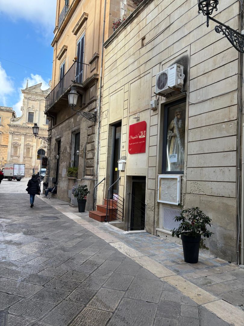 Attività commerciale in affitto a Lecce (LE)